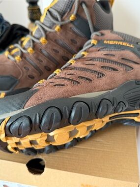 Wander Brown and Yellow Men's Athletic Trail Shoes